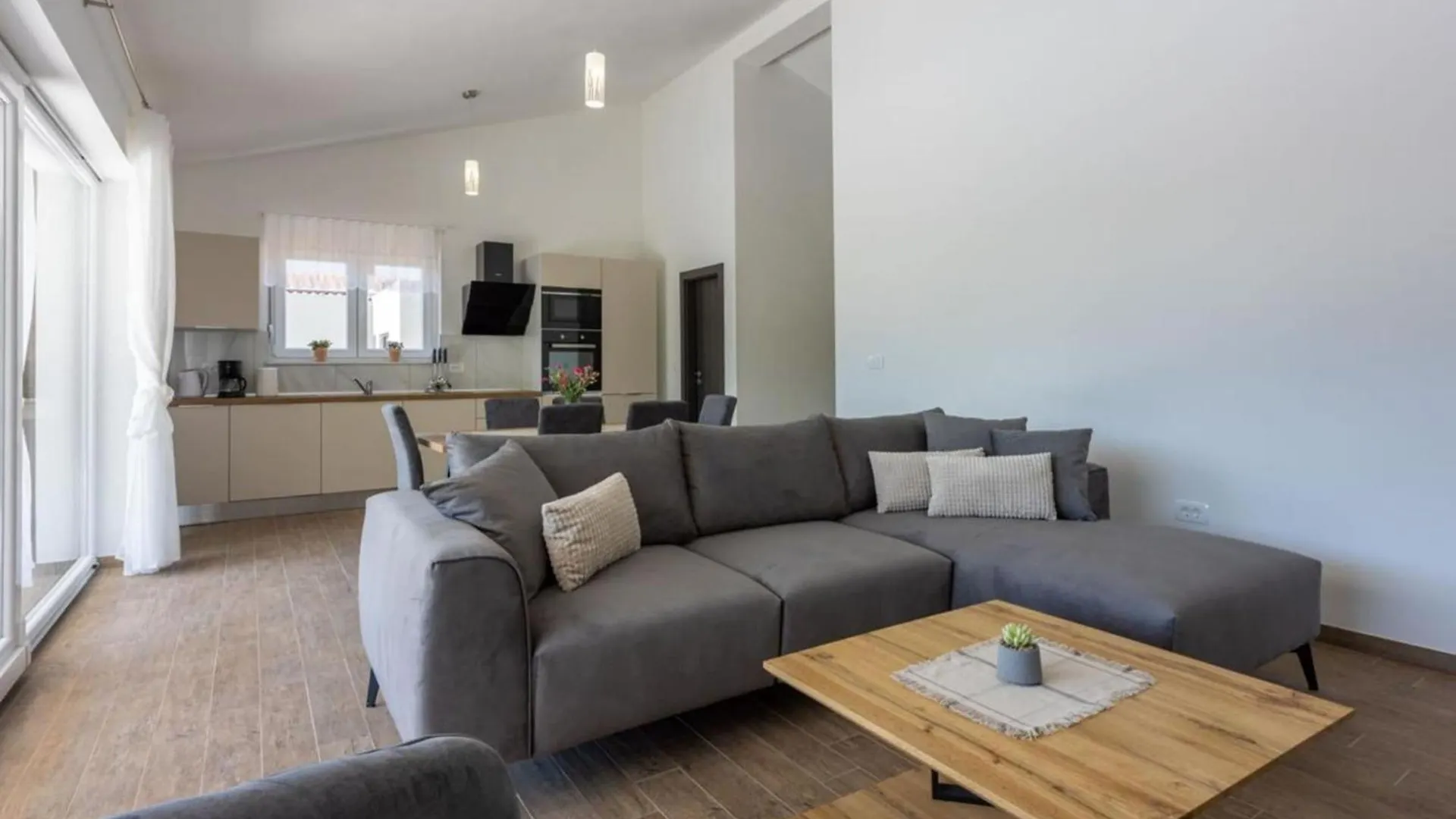 Three Bedroom Villa With Swiming Pool Rasa 0*,
